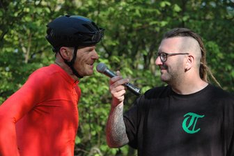 Nach Zwangspause im kirgisischen Hochgebirge: Rochlitzer Fahrradsportler steigt bei Silk Road Mountain Race aus - Daniel Gottschalk (l.) aus Rochlitz, hier im Frühjahr beim Everesting in der Heimat, ist nach Kirgistan aufgebrochen.