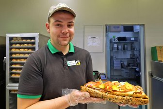 Nach zwei Einbrüchen in Subway-Filiale in Meerane: „Man geht und man kommt mit einem mulmigen Gefühl“ - Der stellvertretende Filialleiter Maik Prömel spricht über die Gefühlslage der Mitarbeiter nach den beiden Einbrüchen.