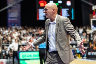 Nach zwei Niederlagen zum Auftakt: neun wertvolle Tage für die Niners Chemnitz - Wirkte ob der vielen Fehler seiner Mannschaft mitunter verzweifelt: Niners-Cheftrainer Rodrigo Pastore.