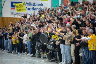 Nach zwei Siegen in Folge: SV 04 Oberlosa empfängt in der 3. Handball-Liga den souveränen Tabellenführer - Gegen Erlangen waren die Fans beim Heimsieg das Zünglein an der Waage. Helfen sie auch gegen den unangefochtenen Spitzenreiter am Samstag weiter?