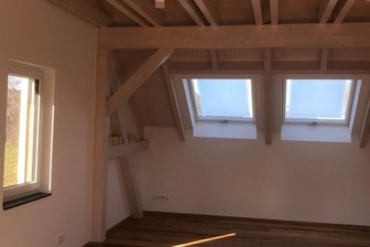 Nachbarhaus passt jetzt zu Schmuckstück - Im Inneren ist im ersten und im Dachgeschoss Wohnraum entstanden, im Erdgeschoss Lagerfläche.