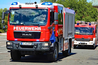 Nachbarin bemerkt Brand in Zwickauer Mehrfamilienhaus: Wohnung unbewohnbar, 50.000 Euro Schaden - 