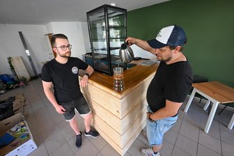 Nachfolger für das Dreamers-Café auf dem Chemnitzer Brühl gefunden - Kurt Seidel und Bohnenmeister-Chef Matthias Dallinger haben erst kürzlich ein Café an der Franz-Mehring-Straße auf dem Kaßberg eröffnet.