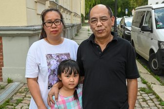 Nachrichten aus Berlin: Familie Pham lebt jetzt im Stadtteil Zehlendorf - Da waren sie noch in Chemnitz: Hoa Nguyen, Emilia Nguyen und Pham Phi Son leben seit einiger Zeit in Berlin Foto: Andreas Seidel/Archiv