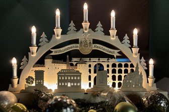 Nachschub für Schwibbogen mit den schönsten Reichenbacher Motiven - Der Schwibbogen ist ab 2. Juni im Bürgerbüro erhältlich.