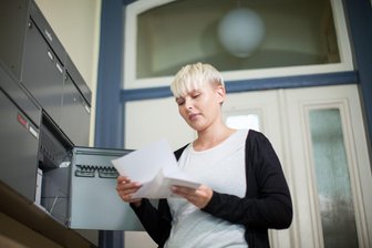 Nachsendeauftrag: Drittanbieter kassieren ab - Die Verbraucherzentrale Berlin warnt vor überteuerten Leistungen von Drittanbietern bei der Buchung eines Nachsendeauftrags.