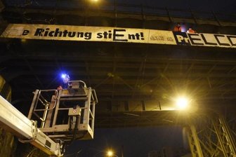Nachteinsatz am Viadukt: Illegaler Schriftzug entfernt -