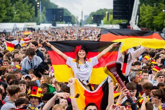 Nachtruhe ade? So steht es ums Public Viewing zur Fußball-WM - Anders als bei der Heim-EM 2024: Viele Großstädte verzichten auf Fanmeilen während der Fußball-WM. (Archivbild)