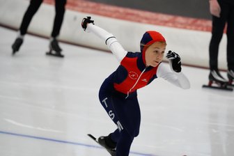 Nachwuchs-Eisschnellläuferinnen des TSV Vorwärts Mylau beim CEV-Pokal unschlagbar - Helene Brückner vom TSV Vorwärts Mylau verdiente sich in Crimmitschau Gold.