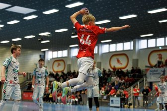 Nachwuchs-Handballer aus Chemnitz und Aue: Fünf wacklige Minuten und der geplatzte Bundesliga-Traum - Der 16-jährige Florian Schwalbe von der SG Aue/Chemnitz – hier bei einem früheren Spiel – gehört zu den Leistungsträgern der B-Jugend.