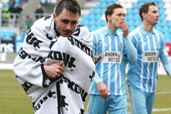 Nacken- statt Befreiungsschlag - CFC-Innenverteidiger Kevin Conrad antwortete nach der Partie auf die Frage nach seinem Gefühlszustand: "Physisch gut, psychisch schlecht."