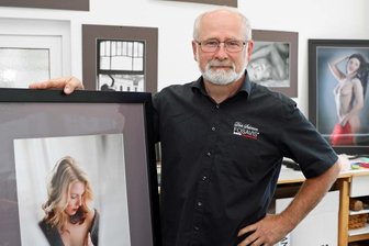 Nackte Tatsachen aus den Ortsteilen - Dirk Salomon plant seine zweite Aktausstellung in der Kleinen Galerie im Crimmitschauer Theater.