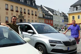 Nächste Baustelle in Zschopau: Welcher Weg ins Zentrum ist der beste? - Auf dem Zschopauer Altmarkt angekommen: Die "Freie Presse"-Redakteure Marcus Taschke (links) und Mike Baldauf haben die neue Verkehrsführung getestet. 