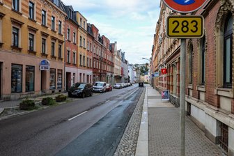 Nächste Bundesstraße im Erzgebirge gesperrt: Was Autofahrer in Aues Innenstadt deshalb erwartet - Ein nächster Abschnitt der Wettinerstraße in Aue wird gebaut.