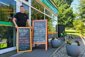 Nächste Bundesstraße im Erzgebirge voll gesperrt: Biomarkt muss sogar für zwei Wochen schließen - Christian Drechsel, Inhaber des Biomarkts an der B 101, verabschiedet sich für einen halben Monat von seinen Kunden – wegen der Baustelle.