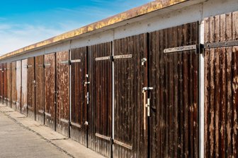Nächste Gemeinde im Erzgebirge plant Garagen-Deal – aber der betrifft nicht alle Garagenbesitzer - Vielerorts im Erzgebirge noch immer ein großes Thema: Wie weiter mit den Garagen?