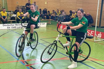 Nächste Hürde gemeistert: Wechselburger Radballer im DM-Halbfinale - In souveräner Manier sind Carl Mehnert (l.) und Leonie Reinicke ins Halbfinale der Deutschen U-17-Meisterschaft eingezogen.