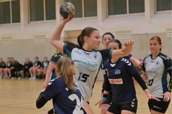 Nächste Niederlage für die Schneeberger Handballerinnen: „Haben uns wie ein Absteiger präsentiert“ - SV Schneeberg gegen Rotation Weißenborn. Hier die Weißenbornerin Laura Uhlemann in Aktion bei dem Duell vor einem Jahr.