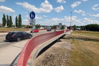 Nächste Sperrung in Glauchau: Brücke Meeraner Straße wird dicht gemacht - Die Brücke Meeraner Straße über die Flutrinne wird ab dem 14. Juli gesperrt.