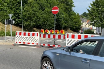 Die Chemnitzer Straße in Mittweida ist seit Montag zwischen dem oberen und dem unteren Kreisverkehr stadteinwärts gesperrt. Stadtauswärts ist die Straße noch befahrbar.