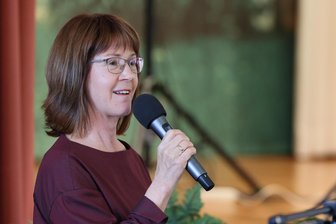 Nächster Abschied an den Kliniken Erlabrunn: Künftig gibt es keine Doppelspitze mehr - Constanze Fisch bei der Verabschiedung von Heidrun Ballmann, die im April in Rente ging.