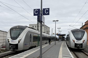 Nächster Halt ungewiss: Wie die Mitteldeutsche Regiobahn in Dresden nicht nur Passagiere in Verwirrung stürzt - Die meisten Regionalbahnen aus Zwickau enden und beginnen derzeit in Dresden-Plauen. Die Regionalexpress-Züge fahren weiter zum Neustädter Bahnhof.
