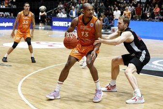Nächster Neuzugang verlässt die Niners Chemnitz schon wieder - Shonn Miller (hier im Europe-Cup-Spiel am vergangenen Donnerstag gegen Bamberg) kam im Sommer zu den Niners Chemnitz. Der Power Forward konnte die Erwartungen aber nicht erfüllen und verlässt den Verein schon wieder.