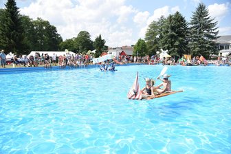 Nächstes Freibad im Vogtland startet in die Saison - Im Freibad in Tirpersdorf wird am Freitag die Saison eröffnet.