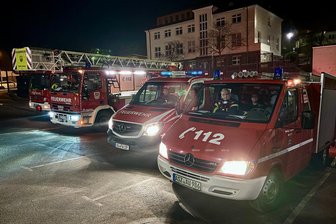 Nächtlicher Alarm in Krankenhaus im Erzgebirge - Mehrere Feuerwehren sind am frühen Sonntagmorgen zum Auer Helios-Klinikum ausgerückt.
