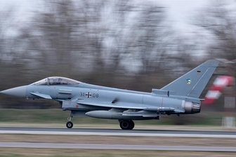 Nächtliches Grummeln am Himmel erregt Aufsehen: Warum drehten Militärflugzeuge am Montagabend ihre Runden über dem Vogtland? - Das Archivbild zeigt einen Eurofighter des Taktischen Luftwaffengeschwaders 74.
