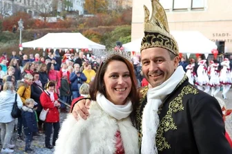 Närrisches Volk zeigt dem Virus zum Saisonauftakt die rote Mütze - Sven und Susan Schleicher dürfen als Sven II. und Susi I. zum zweiten Mal in Folge als Prinzenpaar ran. Die letzte Saison war praktisch ausgefallen.