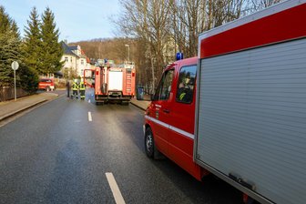 Nagel in Stromleitung löst Gasalarm im Erzgebirge aus - Wegen eines Gasalarms sind mehrere Feuerwehren in Aue unterwegs gewesen.
