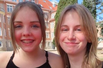 Nagellack färbt Eier - Elaine Berger und Holly Kraus aus der Klasse 8b