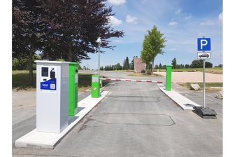 Nagelneuer Stellplatz für Wohnmobile im Vogtland ist startklar - Das Befahren des neuen Wohnmobil-Stellplatzes ist nur über eine Schrankenanlage möglich.
