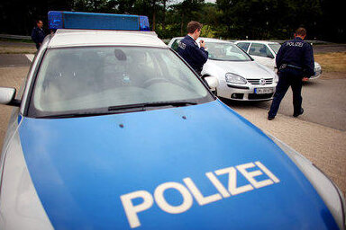 Nahe Oberscheibe: Pkw kollidiert mit Baum - Polizei sucht Zeugen - 