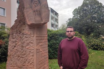 Narben des Hamas-Angriffs vom 7. Oktober 2023: Wie ein Israeli in Chemnitz den Horror erlebt - Bis zur Pogromnacht am 9. November 1938 stand an dieser Stelle auf dem Chemnitzer Kaßberg eine Synagoge.Seit 1988 erinnert an sie ein Gedenkstein.