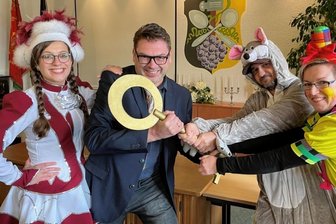 Narren erobern den Rathausschlüssel -