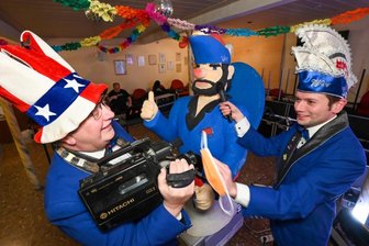 Narren feiern live - aber nur im Netz - Andreas Stoppke (links) und Sebastian Sperling vom Würschnitztaler Carneval Club streamen ihre Karnevalssitzung im kleinen Kreis am heutigen Abend live im Internet. Wegen der Coronapandemie gibt es das zweite Jahr in Folge keine große Präsenzfeier. 
