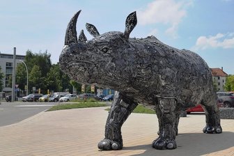 Nashorn auf Shopping-Tour im Chemnitzer Altchemnitz Center - In Originalgröße und ziemlich naturalistisch: das Nashorn.