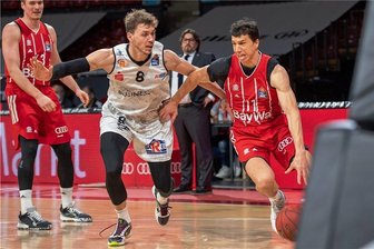Nationalspieler Wimberg bleibt bei den Niners Chemnitz - Jan Niklas Wimberg (links, hier im Duell mit Vladimir Lucic vom FC Bayern München) bleibt in Chemnitz.