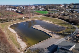 Naturbad Falkenstein: So soll das Algenwachstum verhindert werden - Das Naturbad soll zur Verbesserung der Wasserqualität einen Grundwasserbrunnen erhalten.