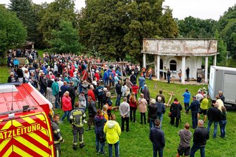 Naturbad Lichtenstein: Viel Interesse und Verschiebung des Ratsbeschlusses - Das Interesse an der Infoveranstaltung auf dem Stadtbadgelände war groß.