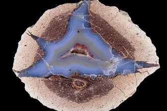 Naturkundemuseum würdigt Vogtländer: Der Haare schneidende Mineralien-Sammler - Diese Schönheit steht in einer Vitrine des Naturkunde-Museums Erfurt: Eine von Herbert Schaller geschnittene und polierte Achatgeode, die der Meister in St. Egidien aufgestöbert hatte. 