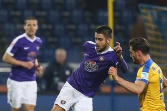 Nazarov: Wir müssen die großen Jungs zum Laufen bringen - Dimitrij Nazarov (links) machte vergangene Woche gegen Braunschweig, hier gegen Quirin Moll, die beste Partie im Trikot des FC Erzgebirge. Winkt nun ein Startelfeinsatz im Derby am Sonntag?