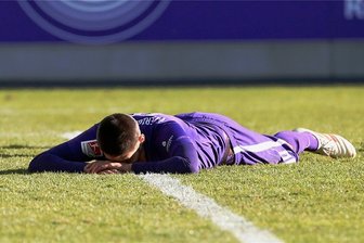Nazarovs Fehlschuss kostet Aue den Sieg - Dimitrij Nazarov hätte sich als Joker zum Mann des Spiels schießen können, doch seine Direktabnahme flog über das Duisburger Tor.