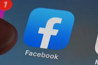 Nazi-Gruß-Formel auf Facebook bringt Chemnitzer Rentner vor Gericht - Auf seinem Facebook-Profil postete ein 55-jähriger Chemnitzer die Worte „Mit deutschem Gruß“. Sie fallen unter den Tatbestand des Verwendens von Kennzeichen verfassungswidriger und terroristischer Organisationen.