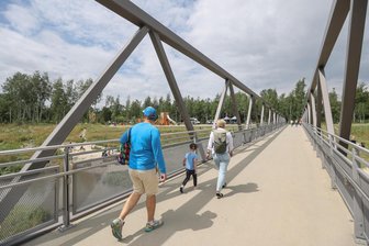 Nazi-Schmiererei im neuen Pleißenbachpark in Chemnitz - Auch die Talbrücke über den Pleißenbach war schon Ziel von Vandalismus.