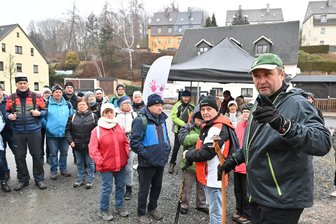 Nebel trübt Aussicht bei Erlebniswanderung im Erzgebirge - Die 78. Erlebniswanderung ist an der Grundschule Adorf gestartet.