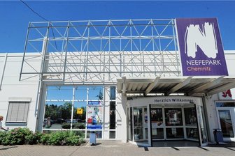Neefepark in Chemnitz wegen Fehlalarm evakuiert - Fehlalarm im Neefepark.
