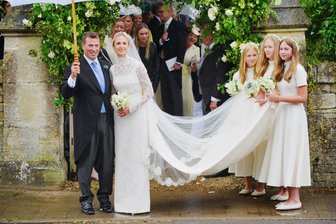 Neffe von König Charles heiratet Krankenschwester - Phillips und Sperling heirateten in einem malerischen englischen Dorf. 